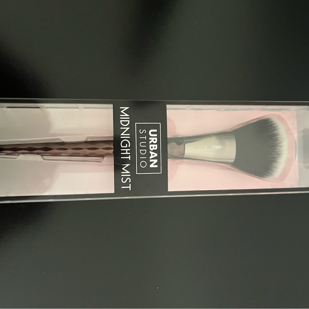 Urban Studio Midnight Mist Makeup Brush NWOT.